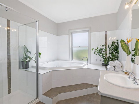 BEL MIREN - ESSINGTON - Sunshine Coast Tourism 2