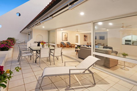 Bella Azure Two Bedroom Two Bathroom Spacious Ocean-view Apartment With Golf Buggy - Sunshine Coast Tourism 2