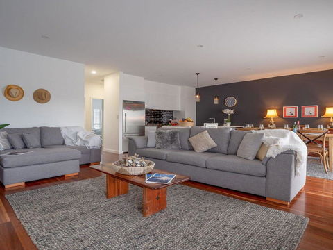 Bella K - Style, Comfort And Location - Holiday Sunshine Coast 1