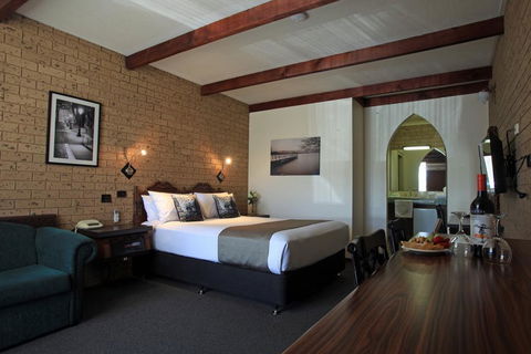 Belltower Motor Inn - Holiday Sunshine Coast 0