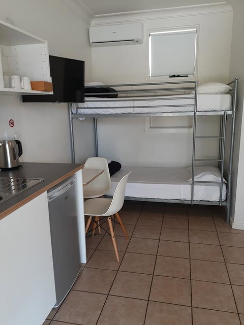 Belmont Palms Motel - Sunshine Coast Tourism 2