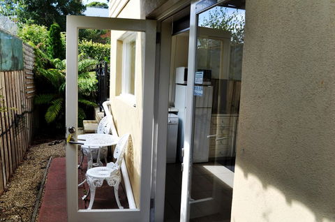 Belton Apartments - The Studio - Sunshine Coast Tourism 2
