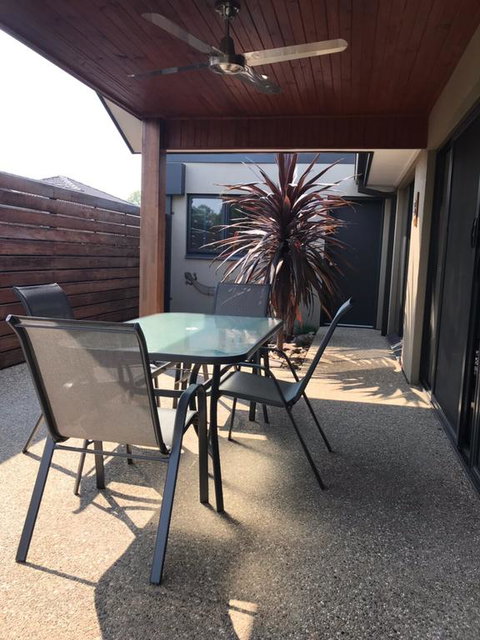 Ben's Place - Modern & Convenient - Sunshine Coast Tourism 3