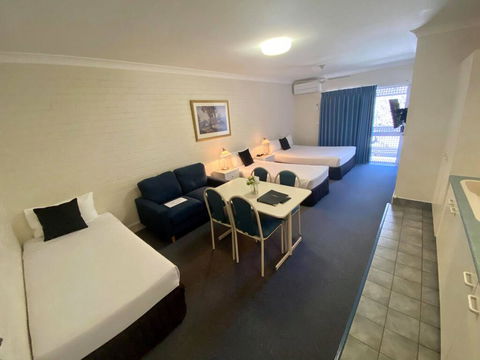 Benson Court Motel - Holiday Sunshine Coast 1