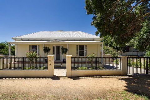 Berkeley Street Townhouse - Sunshine Coast Tourism 0