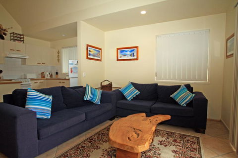 Berrara Lagoon Front Chalet - Sunshine Coast Tourism 2