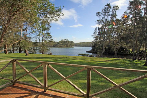 Berrara Lagoon Front Chalet - Sunshine Coast Tourism 0