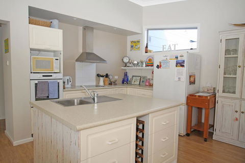 Berrara's Home Away From Home - Sunshine Coast Tourism 3