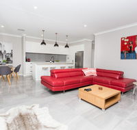 Best Central Wagga Townhouse - Holiday Sunshine Coast