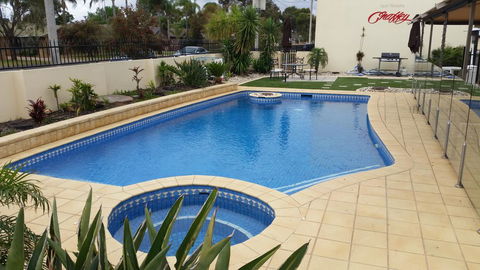 Best Western Chaffey Motor Inn - Sunshine Coast Tourism 1