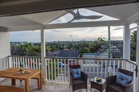 Between Two Beaches - Sunshine Coast Tourism 2