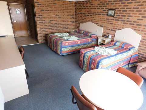 Big Trout Motel - Sunshine Coast Tourism 1