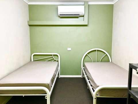 Bigfoot Backpackers - Sunshine Coast Tourism 2