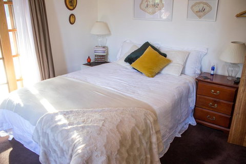 Billabong Cottage - Sunshine Coast Tourism 1