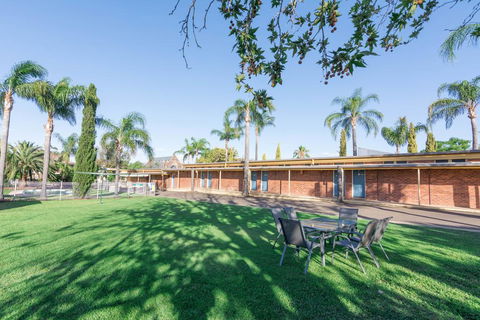 Billabong Motel - Holiday Sunshine Coast 0