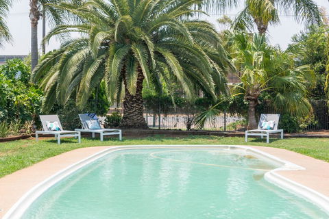 Billabong Motel - Holiday Sunshine Coast 1