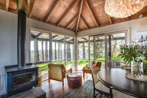 BIMBADEEN ON BUSTY - BIMBADEEN ON BUSTY - Spectacular Views & Wifi - Sunshine Coast Tourism 1