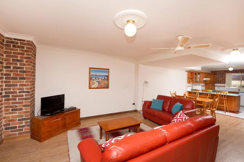 Birchgrove Terrace, Unit 3, Recreation Lane - Holiday Sunshine Coast 1
