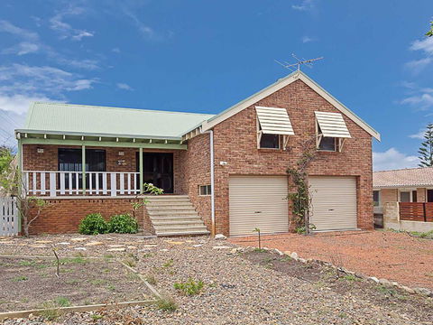 Birubi Beach House' 14 Campbell Avenue - Fantastic House And Close To The Surf Beach - Holiday Sunshine Coast 0