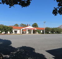Bishops Lodge Narrandera - Holiday Sunshine Coast