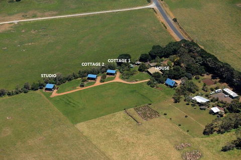 Black Cockatoo Cottages - Sunshine Coast Tourism 0