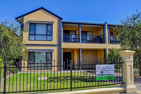 Black Duck - Sunshine Coast Tourism 0