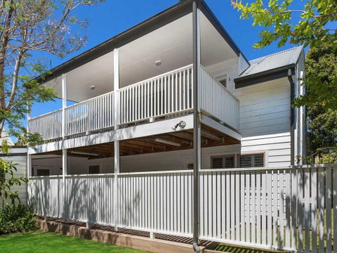 Blake Loft On Manning - 500 Metres To Two Beaches - Sunshine Coast Tourism 0