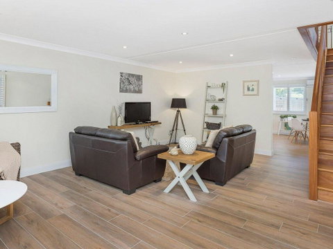 Blake Loft On Manning - 500 Metres To Two Beaches - Sunshine Coast Tourism 3