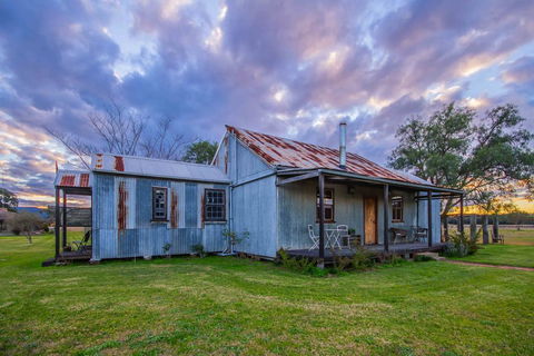 Blaxland's Cottage - Sunshine Coast Tourism 0