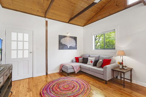 BLUE APPLE LODGE - Sunshine Coast Tourism 2