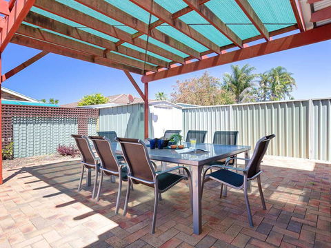 Blue Bay, 83a Rocky Point Road - Foxtel & Air Conditioning Downstairs - Holiday Sunshine Coast 2
