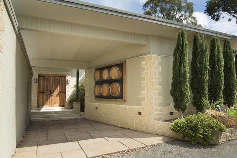 Blue Cliff Retreat - Holiday Sunshine Coast 3