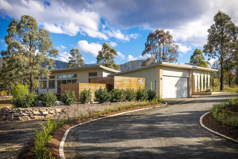 Blue Cliff Retreat - Holiday Sunshine Coast 1