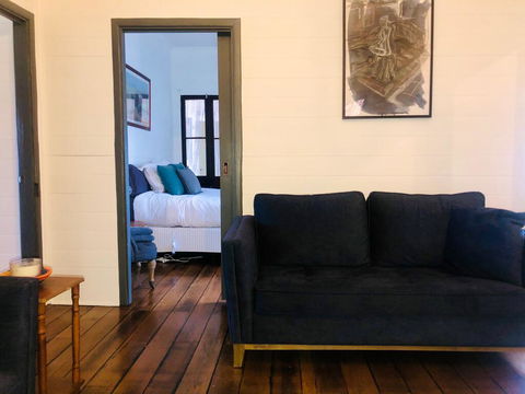 Blue Duck Cottage, Village Comfort, Fireplace - Sunshine Coast Tourism 2