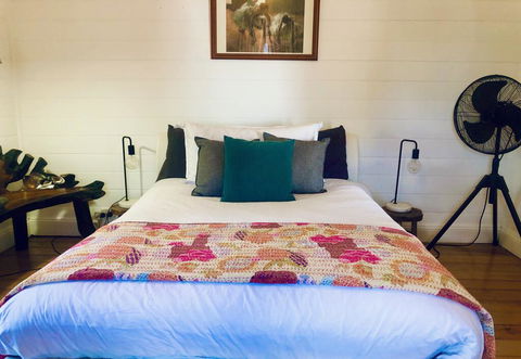 Blue Duck Cottage, Village Comfort, Fireplace - Sunshine Coast Tourism 0