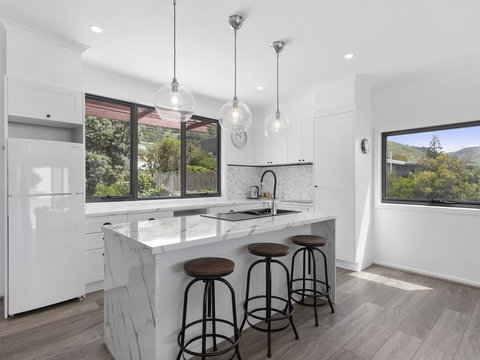 Blue Sea - Sunshine Coast Tourism 3