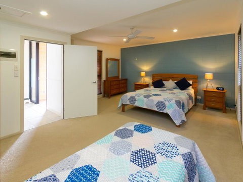 Blue Water Retreat - Downstairs - Sunshine Coast Tourism 0