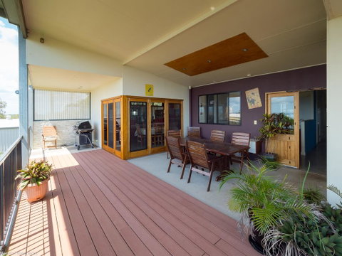 Blue Water Retreat - Upstairs - Sunshine Coast Tourism 0