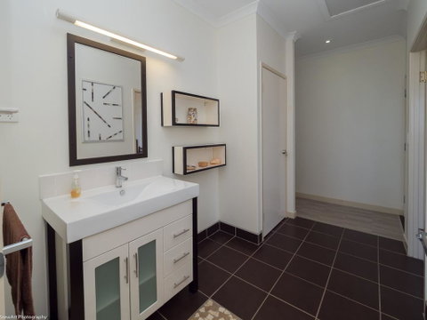 Blue Water Retreat - Upstairs - Sunshine Coast Tourism 2