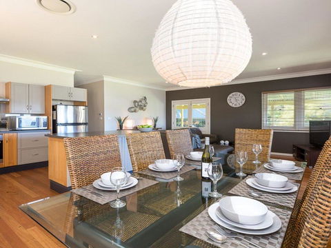 Bluewater - Riverfront Location With Water Views - Sunshine Coast Tourism 3