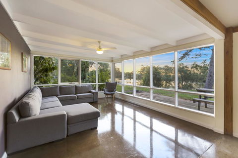 Bluff View River House - Stunning Riverfront - Holiday Sunshine Coast 3