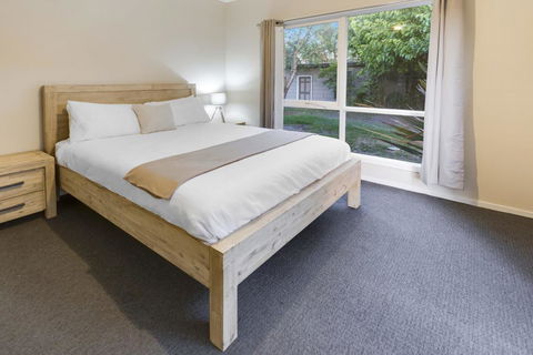 Bluff View River House - Stunning Riverfront - Holiday Sunshine Coast 1