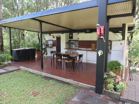 BoBRENE On Tamborine Nude Retreat - Cosy Chalet - Holiday Sunshine Coast 3