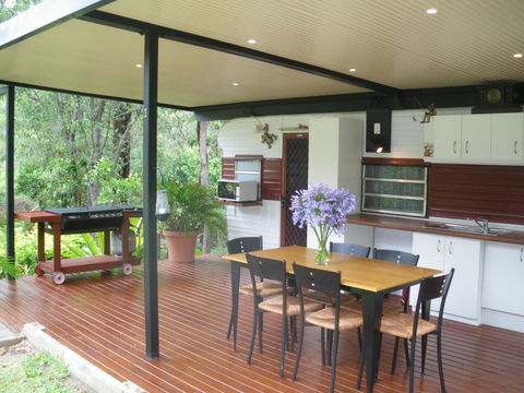 BoBRENE On Tamborine Nude Retreat - Cosy Chalet - Holiday Sunshine Coast 2