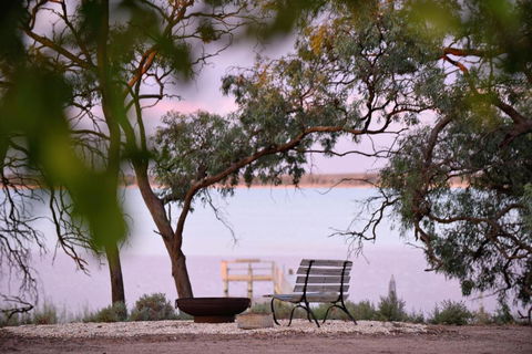 The Jetty Hut - Lake Frontage Barmera Riverland - Sunshine Coast Tourism 0