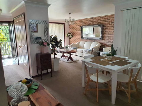 The Junction Estate COOL CALM COZY A Home N Host Property - Holiday Sunshine Coast 0
