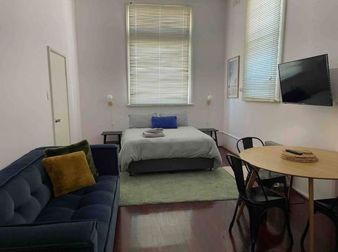 The Merredin Treasury, Art Deco Heritage 2 Bedroom Suite In Merredin CBD - Holiday Sunshine Coast 1
