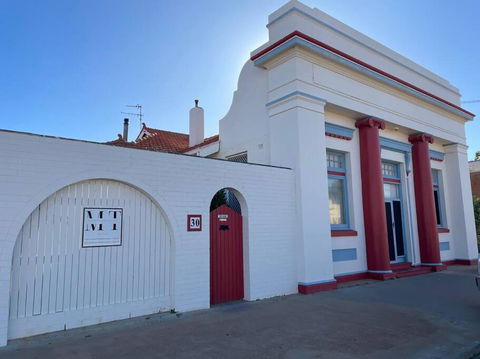 The Merredin Treasury Cottage - Holiday Sunshine Coast 3