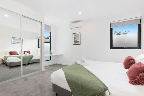The Perfect Beaumaris 2BR Apt With Parking - Holiday Sunshine Coast 1