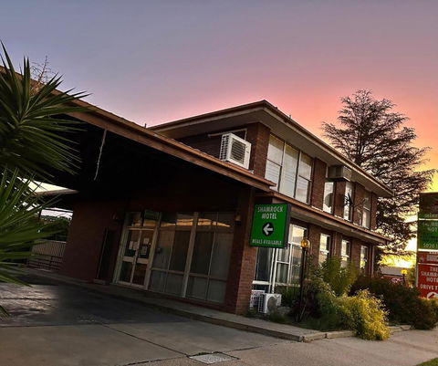 The Shamrock Hotel Balranald - Holiday Sunshine Coast 0